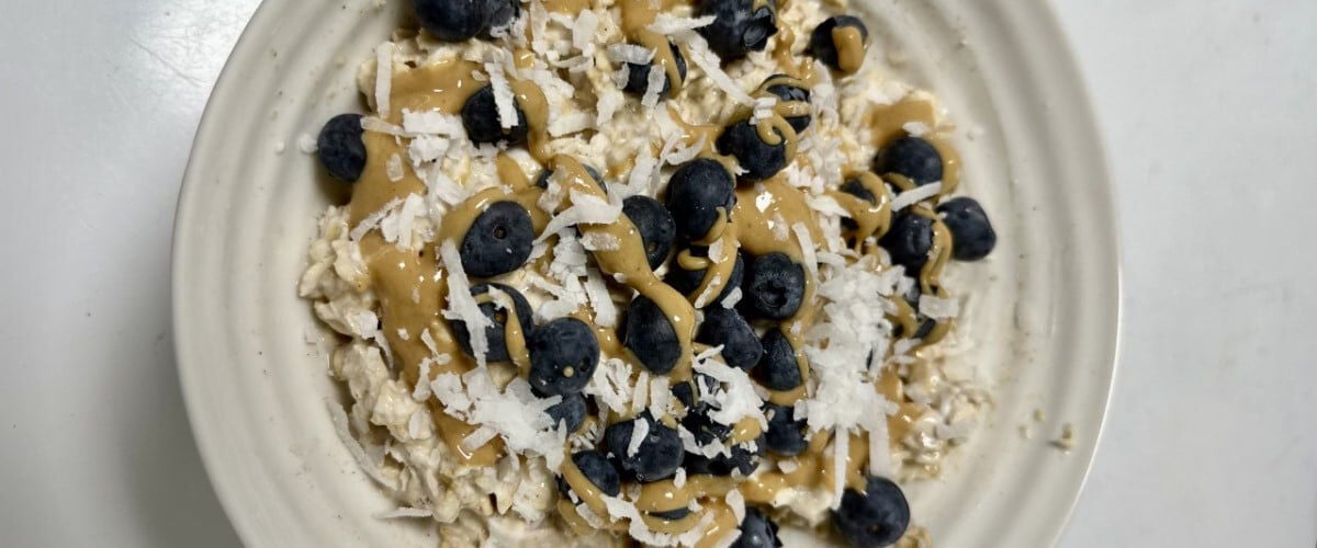 oats with coconut and blueberries